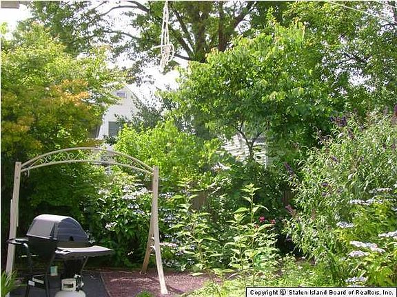 3rd image of 182 Colfax Ave