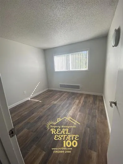 717 SW 6th St #18 — Photo 6