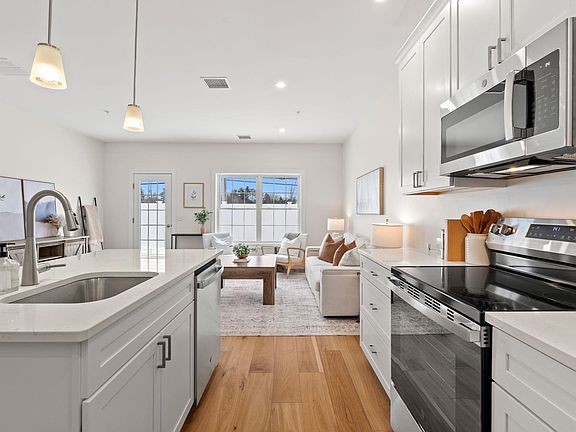 4th image of 11 Suffolk Drive #2