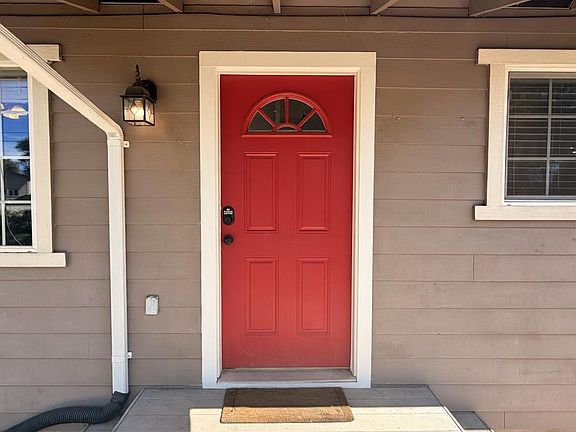 3rd image of 2988 Golden Gate Dr