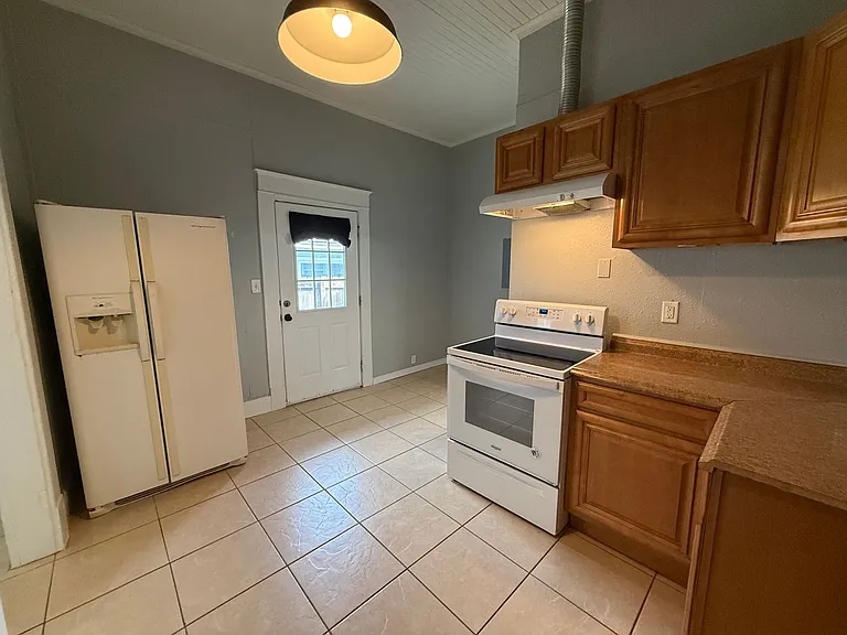 1006 W Chase St #C — Photo 6