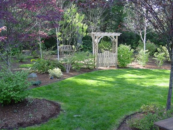 Gorgeous Backyard is a Gardener's Delight!