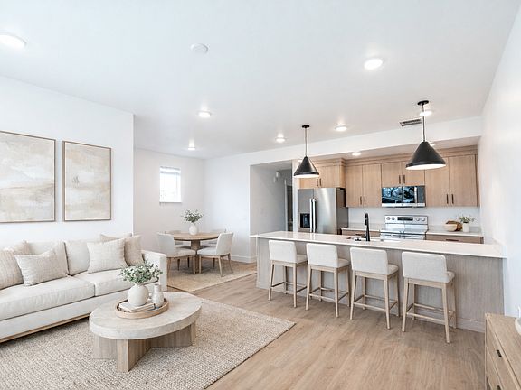 4th image of 862 W Altura Vista Ln