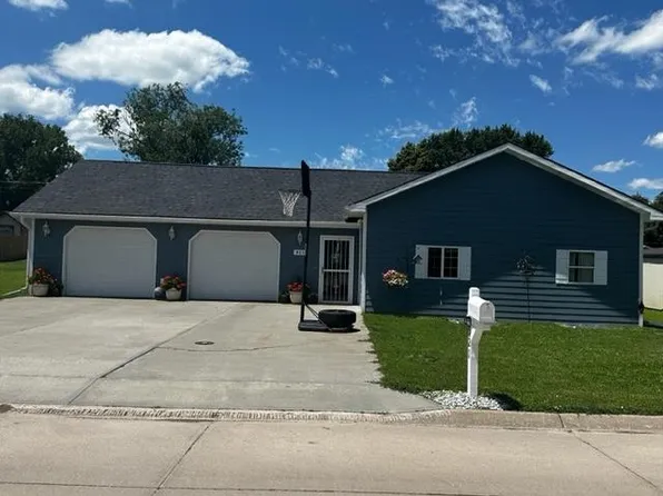 921 N 14th Ave, Broken Bow, NE 68822