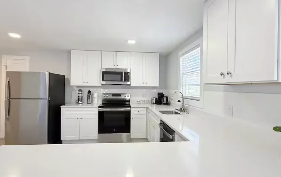 2 bed, 950 sqft, $1,800 — Photo 1