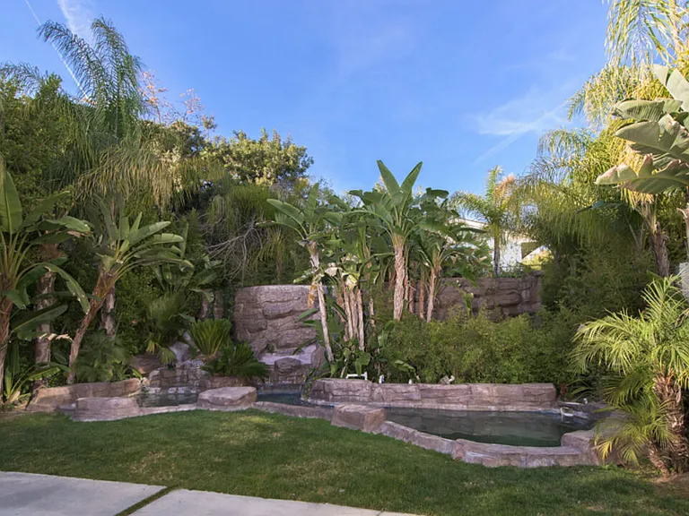 900 N Hillcrest Rd — Photo 39