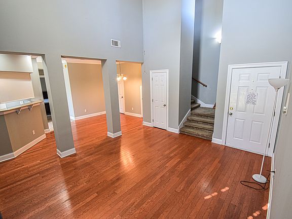 2nd image of 3218 Veterans Memorial Pkwy #512
