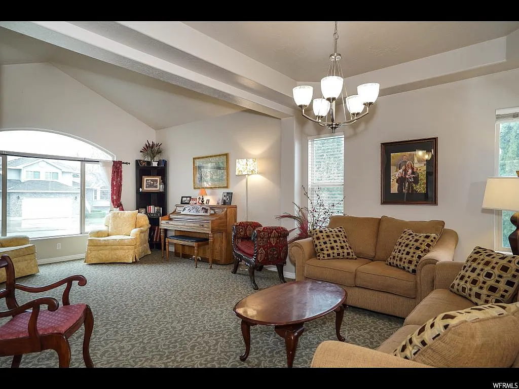 6 bed, 3.5 bath, 3482 sqft, $3,300 — Photo 4