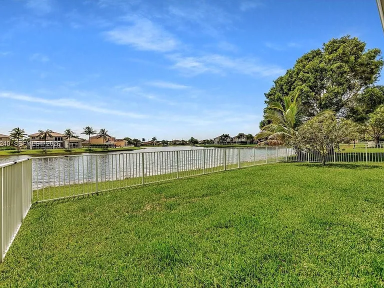 6228 SW 194th Ave — Photo 31