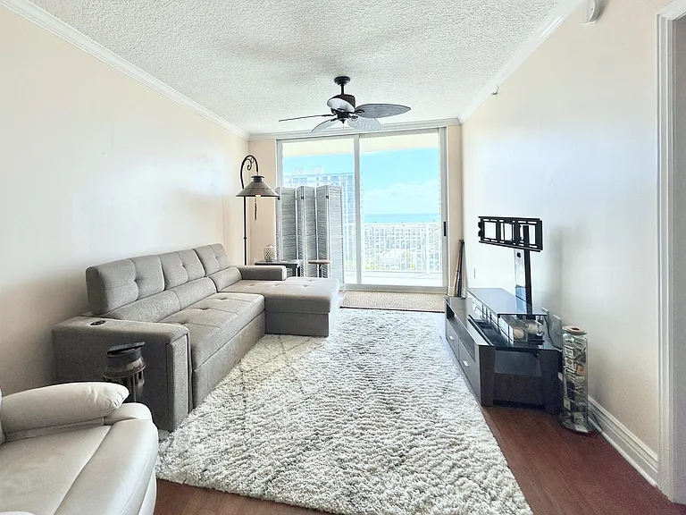 3020 NE 32nd Ave #1003 — Photo 2