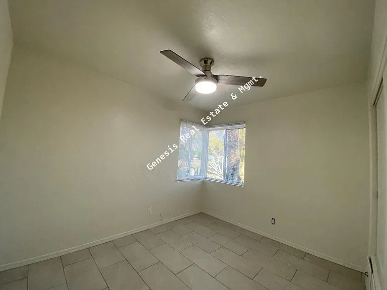 2803 E Lee St — Photo 15