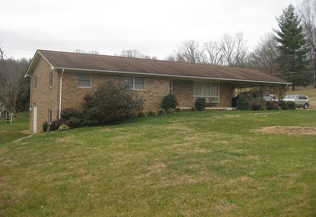 2nd image of 102 Ed Gage Ln