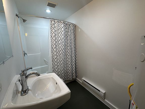 3rd image of 111 N 19th St #1/2