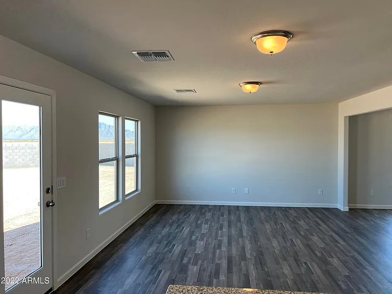 241 S Apache Ave — Photo 4