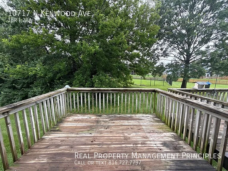 10717 N Kenwood Ave — Photo 15