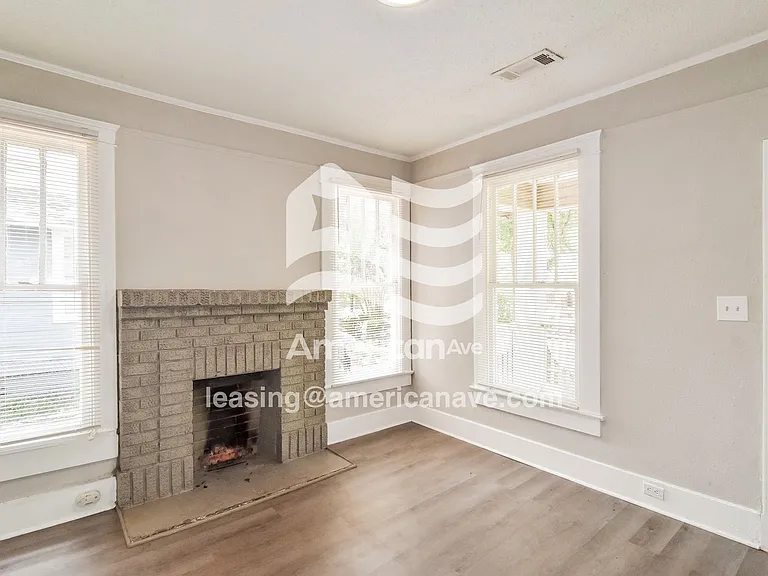1335574_003_living_room_4.jpg