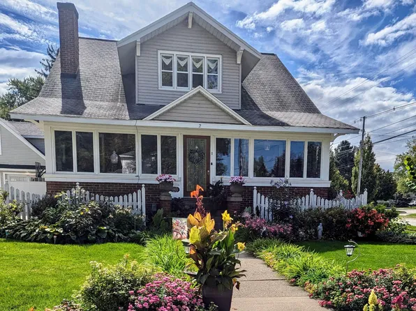 2 E Central Ave, Zeeland, MI 49464