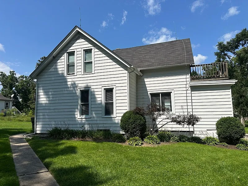 3 bed, 1.0 bath, 1000 sqft, $1,875 — Photo 2