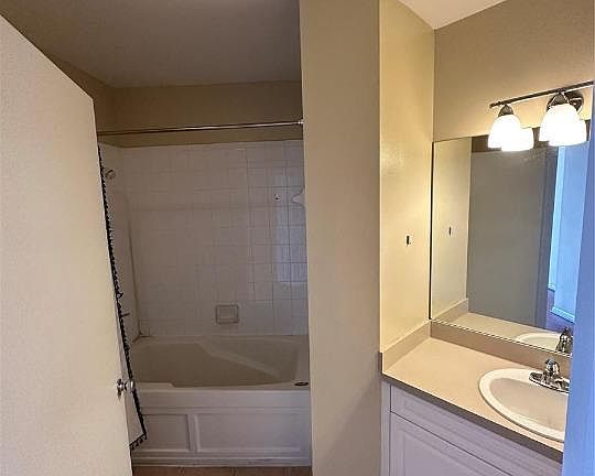 3rd image of 522 SE 5th Ave #3706