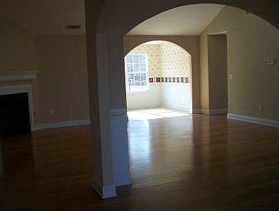 3rd image of 826 Sycamore Hill Ln