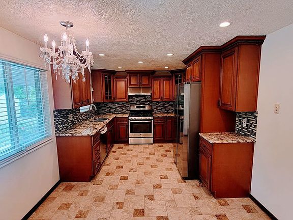 5th image of 4271 S Normandie Ln