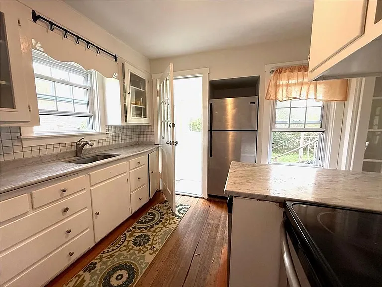 124 Beach Rd — Photo 8