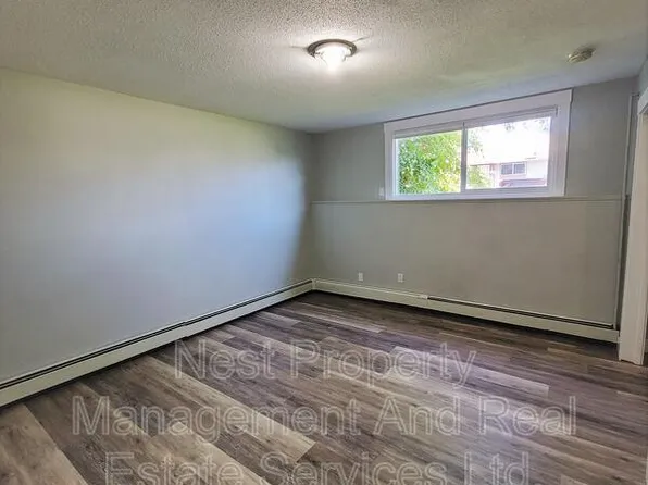 3963 4th Ave #B, Prince George, BC V2M 1J3