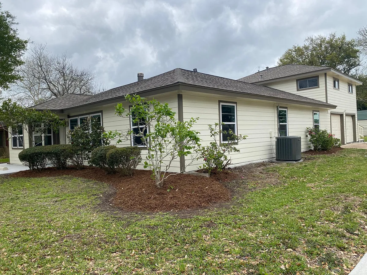 Building Photo - 1117 Robinhood Ln