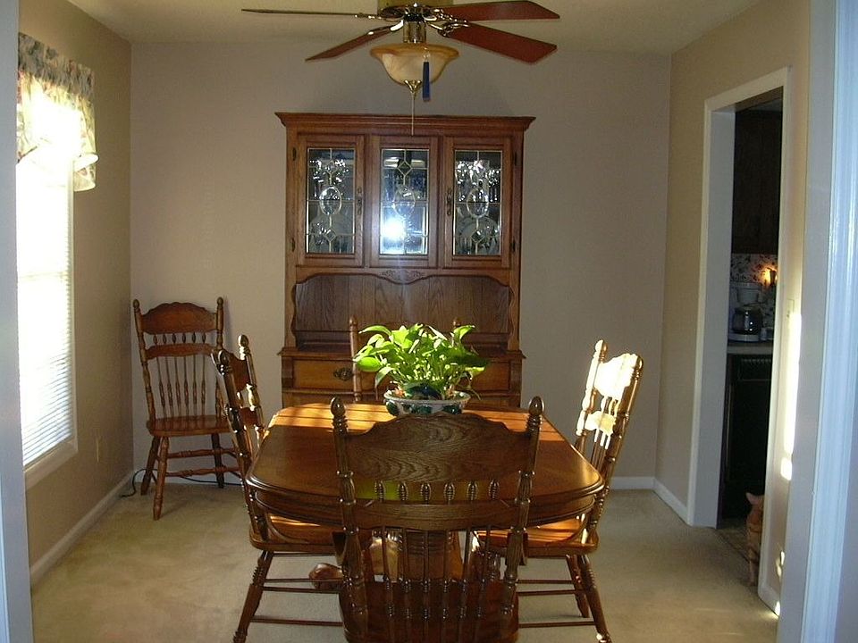 2nd image of 28 Sleepy Hollow Ln