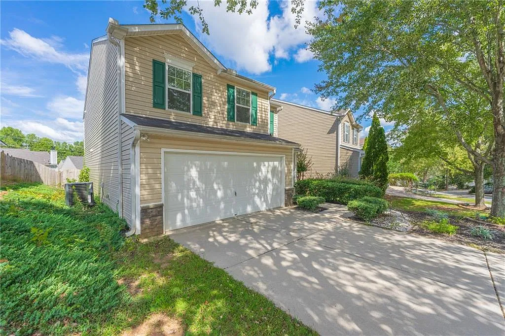 3 bed, 2.5 bath, 1898 sqft, $2,150 — Photo 3