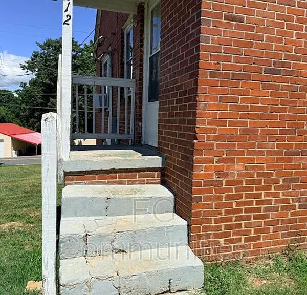 212 Main Ave E — Photo 3