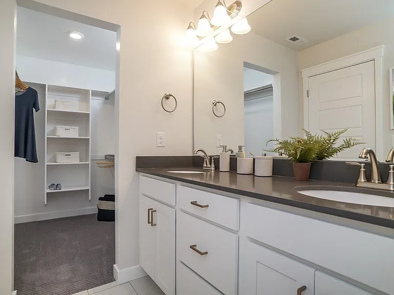 803 W 2150 N — Photo 18