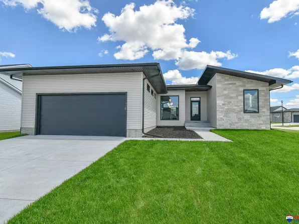 917 W Panorama Rd, Lincoln, NE 68523