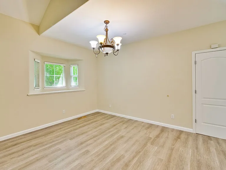 352 Beemer Ave — Photo 6