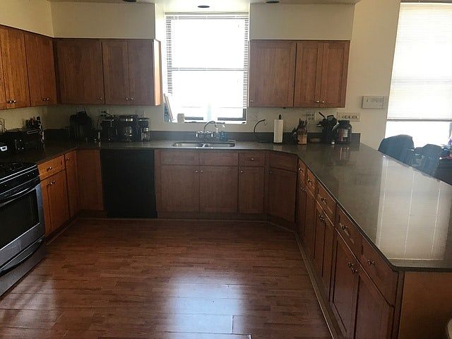 1st image of 2749 N Lincoln Ave