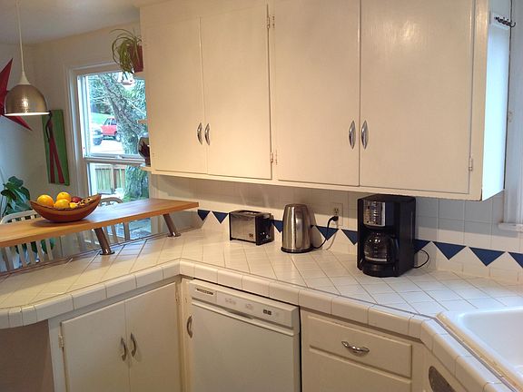 3rd image of 10525 Interlake Ave N