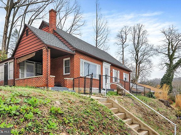 4th image of 1815 Holly Rd