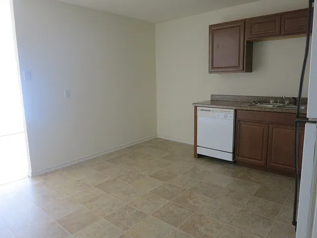 4614 S Crockett St — Photo 6