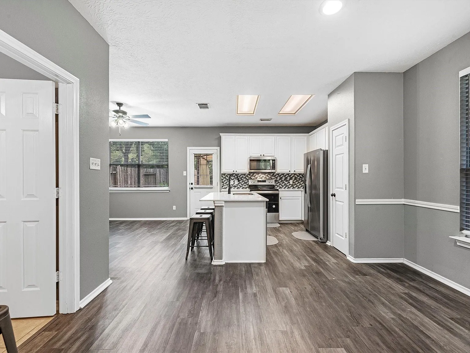 3 bed, 2.5 bath, 1459 sqft, $1,900 — Photo 4
