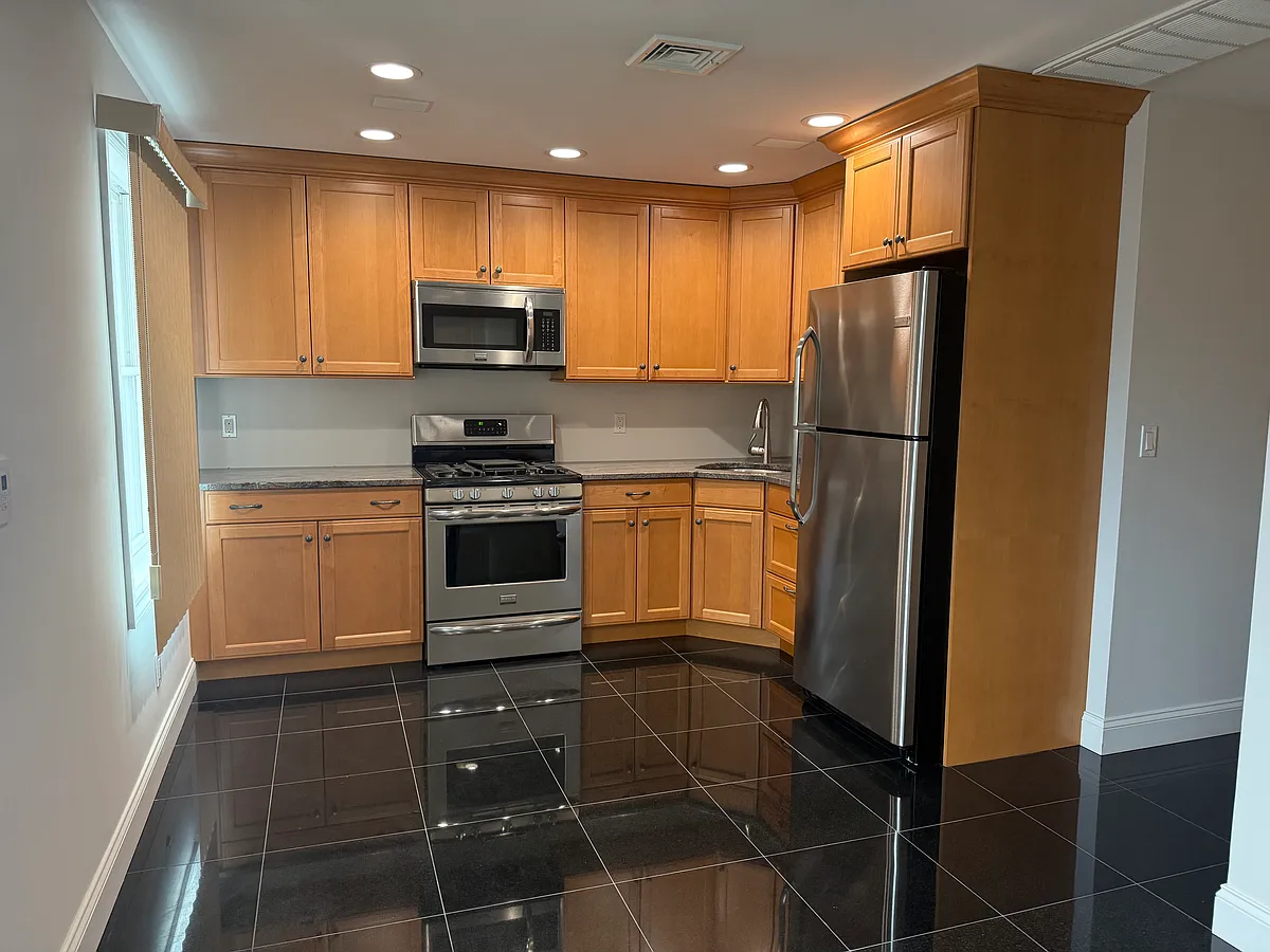 Building Photo - 24208 Hillside Ave #2