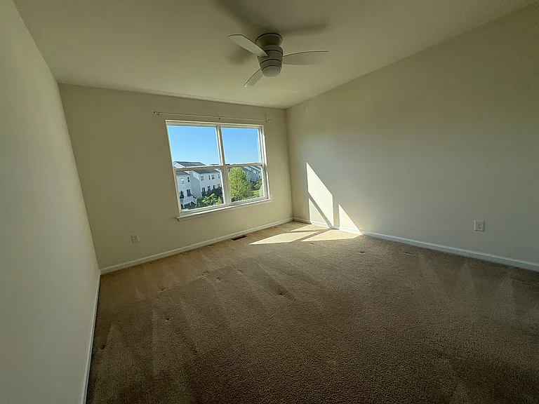 976 King Way — Photo 28