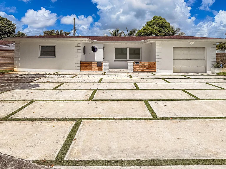 1200 NW 76th Ave — Photo 2