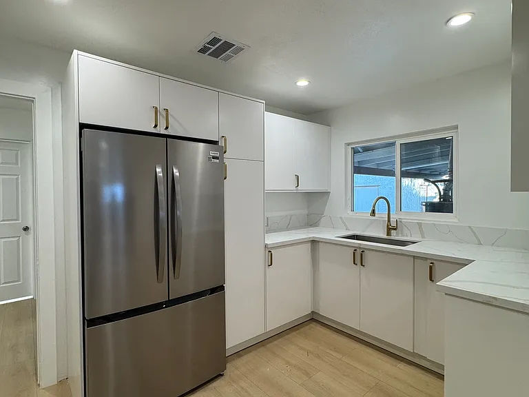 10427 Kewen Ave — Photo 5