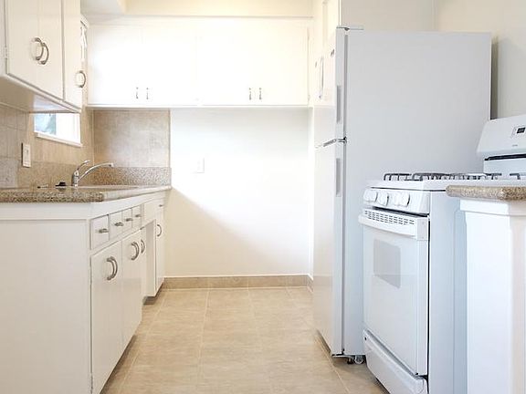 5th image of 440 Mission St APT D2