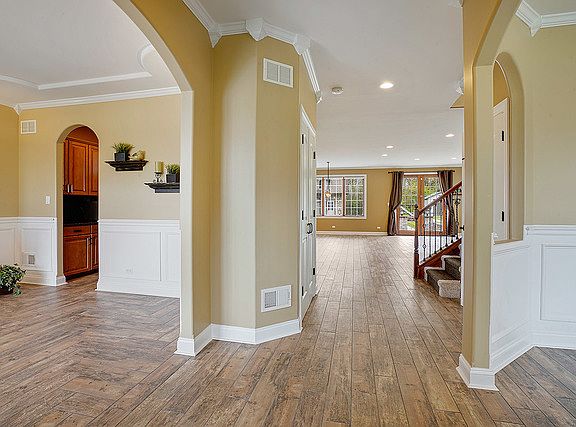 4th image of 14421 Dixon Ln
