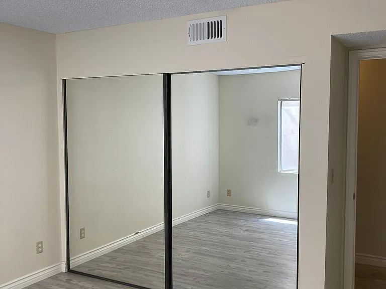 1924 Pelham Ave #202 — Photo 7