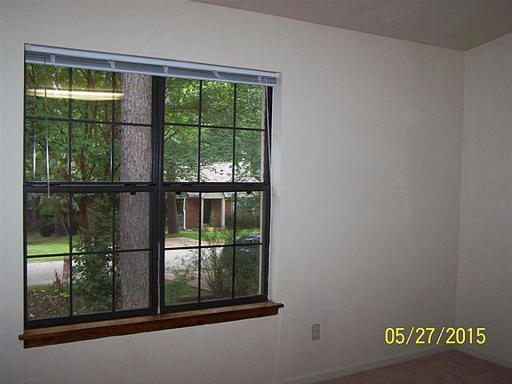 4th image of 221 Whetherbine Way W