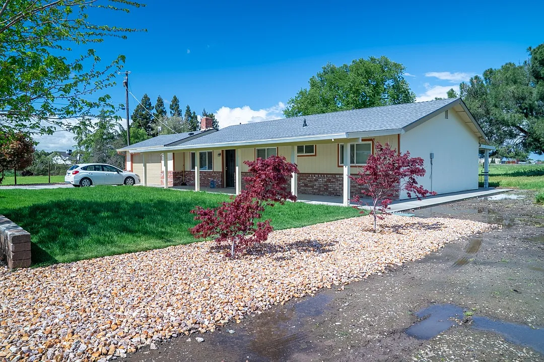 4 bed, 1296 sqft, $2,995 — Photo 1
