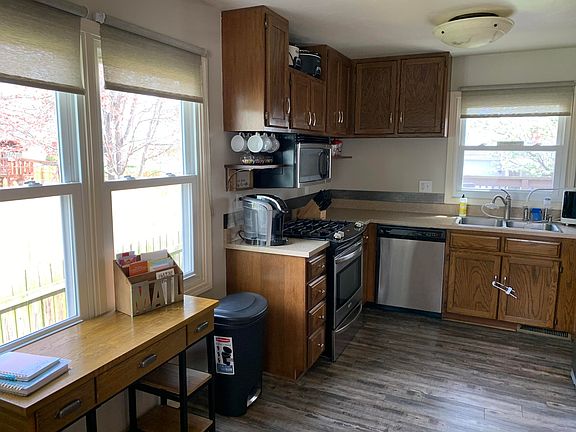 3rd image of 1626 Broadmoor Dr
