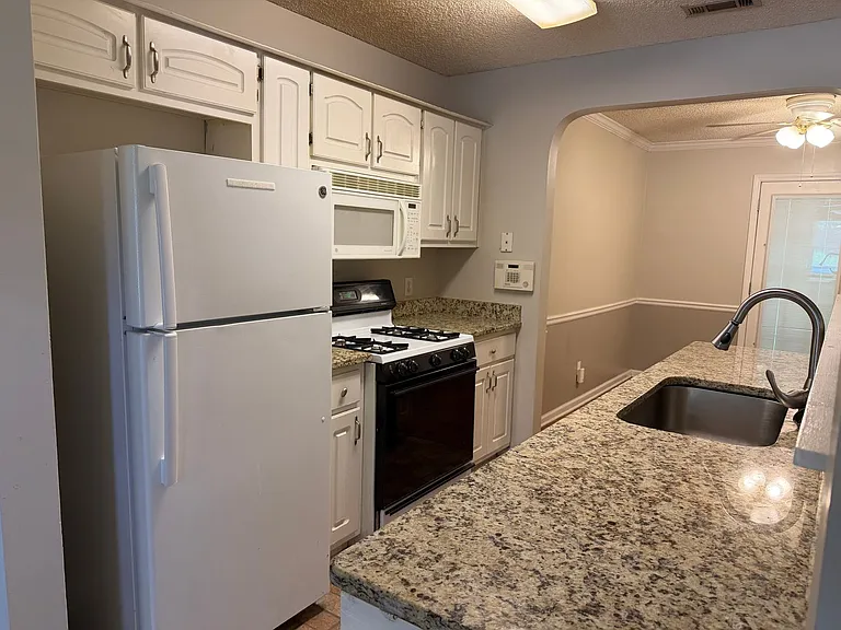 1330 N Hampton Dr — Photo 9